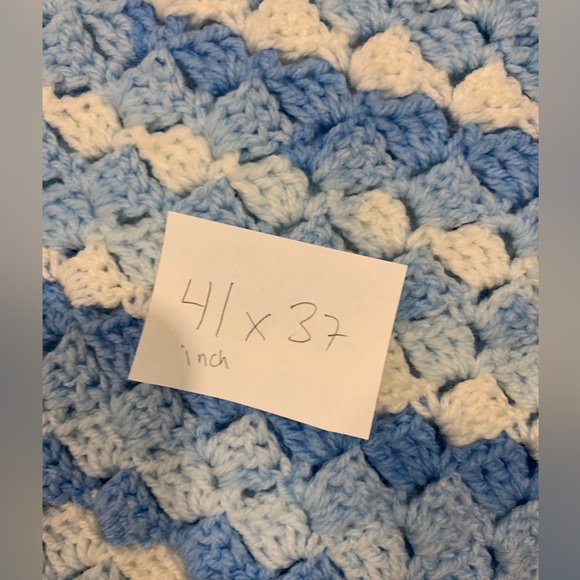 Beautiful soft blue crochet throw new - Picture 4 of 5